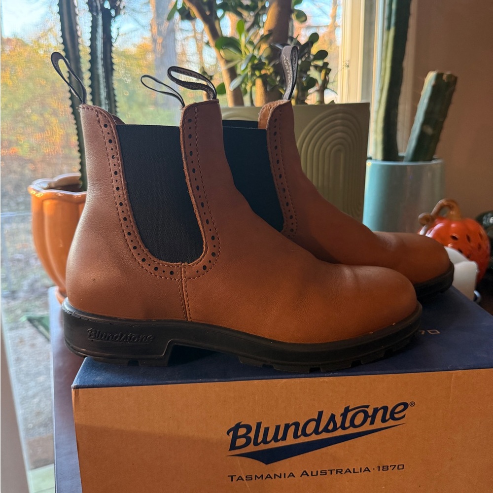 Women’s blundstone high top camel leather boots, originals #2215